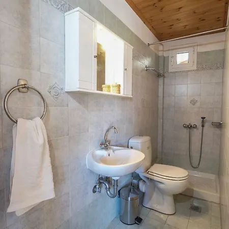 House Of Hats - Next To The Coast - Casa vacanze Karavomylos